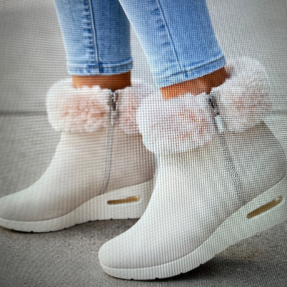 DKNY Abri-Wedge Ankle B Boots Shoes Micro White Faux Leather & Fur Women’s 6